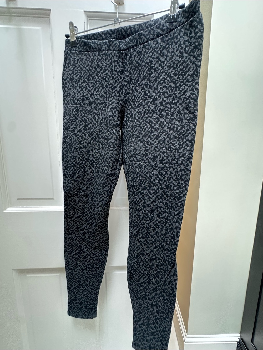 Joie Leopard Print Leggings/Pants Sz XS Charcoal Grey